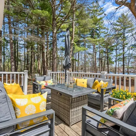 Riverfront Retreat In Wareham